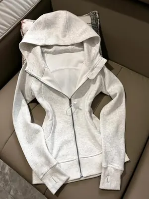 Image de Manteau à Capuche Gris Cintré pour Femmes
