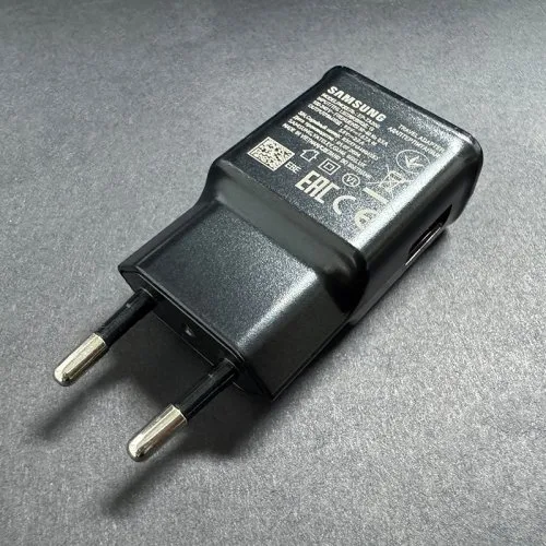 Zwart EU adapter