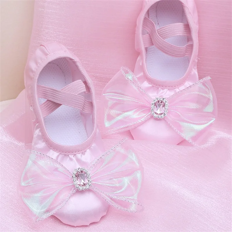 Imagen de Zapatillas de Baile con Lazo para Niñas - Suaves y Divertidas