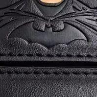 Immagine di Portafoglio in pelle con pipistrello Porta carte personalizzato con maschera da supereroe ID pipistrello Portafoglio eroico regalo