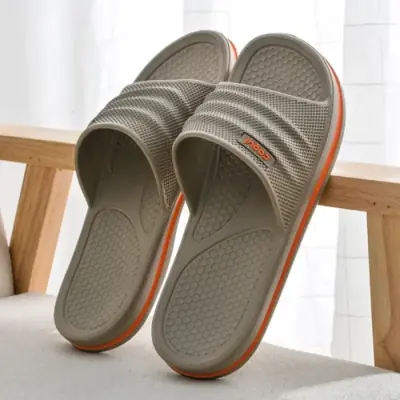 Image de Pantoufles Homme Anti-Dérapantes - Confort Optimal pour la Salle de Bain