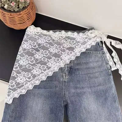 Image de Jupe courte en dentelle avec tablier tricoté - Style coréen tendance