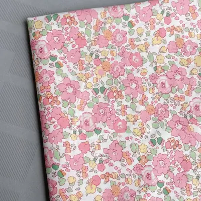 Image de Tissu Liberty Rose Floral - Coton Popeline 100% pour Enfants