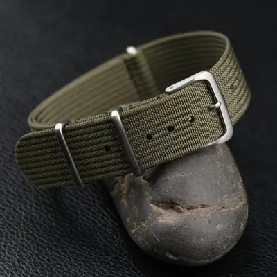 Image de Bracelet NATO en Nylon 18-22mm - Élégant & Résistant