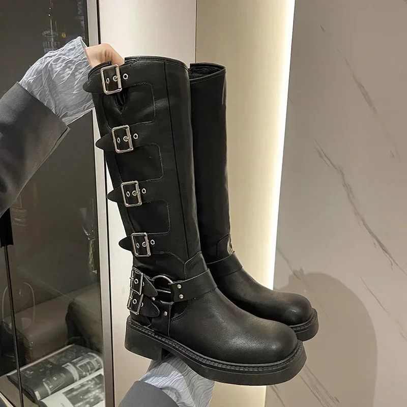 Bild von Kniehohe Lederstiefel – Punk & Gothic Stil mit Plattform