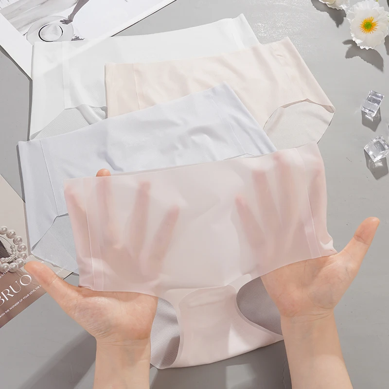 Image de Slips d'été en soie glacée ultra-fins