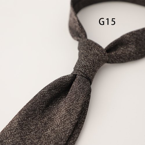 Gris oscuro