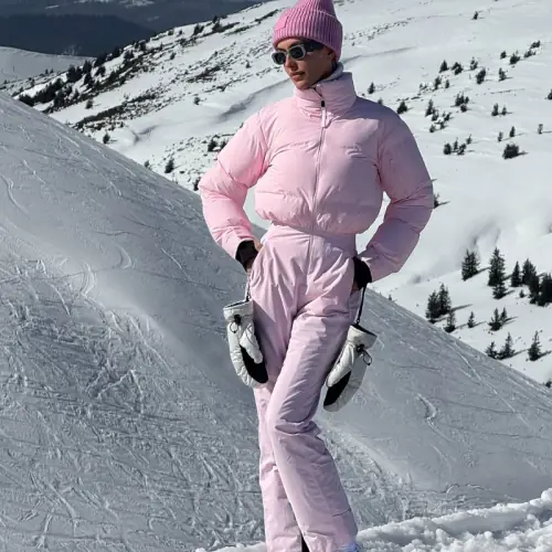 A roze ski set