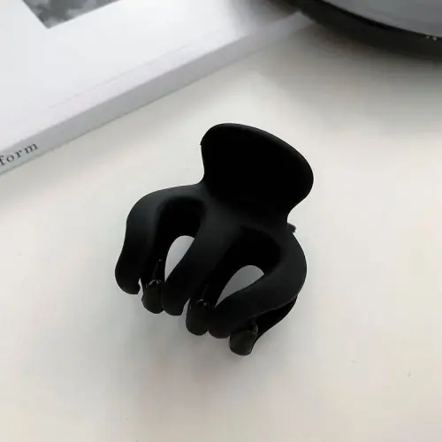 Image de Pince à Cheveux Noire Géométrique - Élégante & Pratique