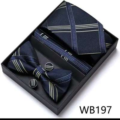 Image de Ensemble élégant de cravate, nœud papillon et accessoires homme
