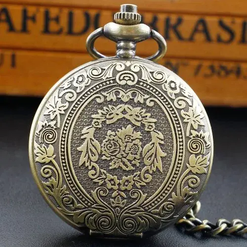 Image de Montre de poche steampunk en argent - Bijou élégant pour homme et femme