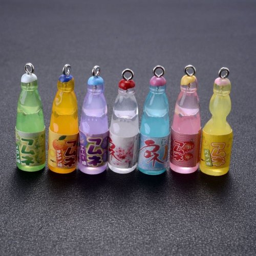 Immagine di 10 pezzi di plastica cola soda bevande perline giocattoli bevande ciondoli succo di alcol limonata bottiglia pendenti in resina per la creazione di gioielli