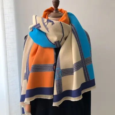 Image de Écharpe de Luxe Cachemire Hiver 2024