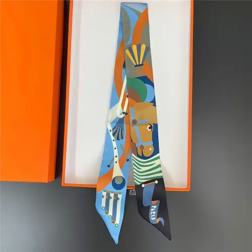 Image de Foulard Soie Luxe - Élégance & Style Féminin