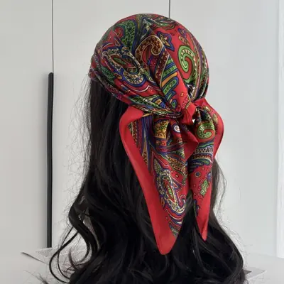 Image de Foulard Satin Soie 27.5'' - Élégant Bandana Cheveux Marron