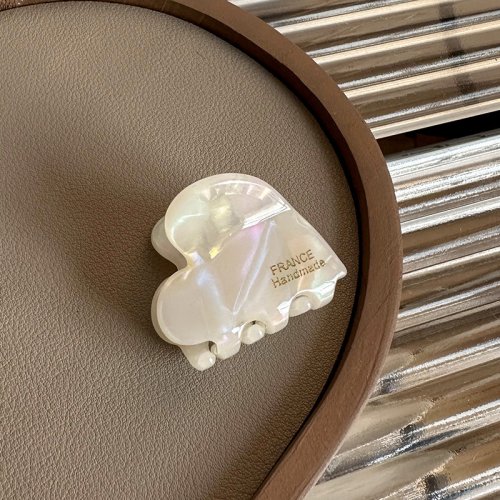 Immagine di Fermaglio per Capelli a Forma di Cuore Colorato in Acetato – Piccolo Artiglio per Capelli da 3,5 cm, Accessorio Elegante e Delicato per Donne e Ragazze