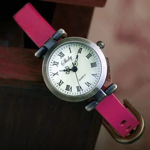 Image de Montre Vintage Femme en Cuir - Style Roma Élégant
