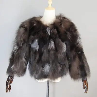 Image de Manteau en Fourrure de Renard Véritable - Style Court & Chaud