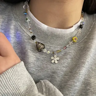 Image de Collier Fleur Cristal - Élégant & Réglable
