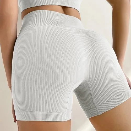 Liso blanco pantalones cortos