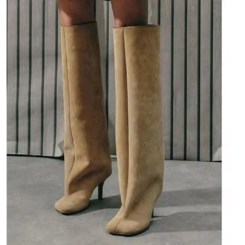 Bild von Stilvolle Kniehochstiefel im Punk-Look – Dünne High Heels für Damen