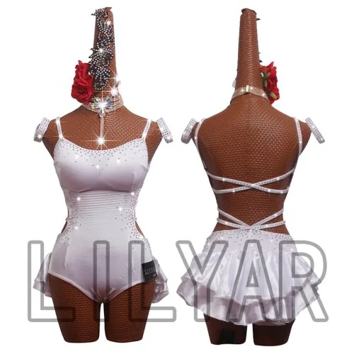 Witte jurk ornamenten