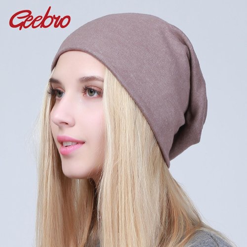 Zdjęcie Czapka damskie beanie z czaszkami – stylowa i wygodna