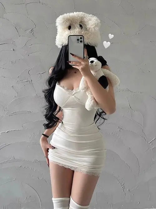 Image de Robe Y2K Dentelle Noire Moulante Mini