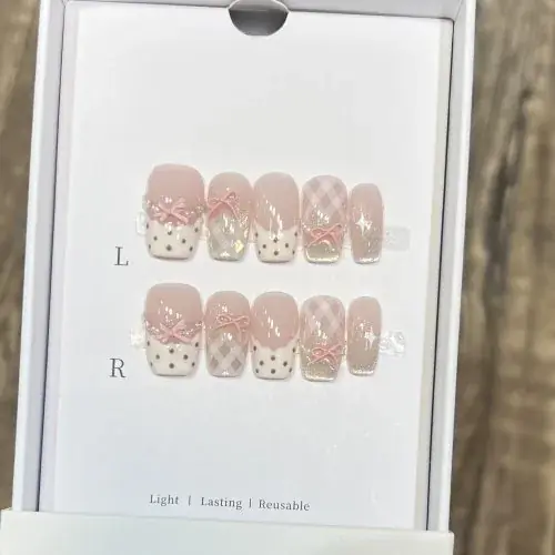 Image de Ongles Faux Mi-Longs Œil de Chat Rose - Style Été