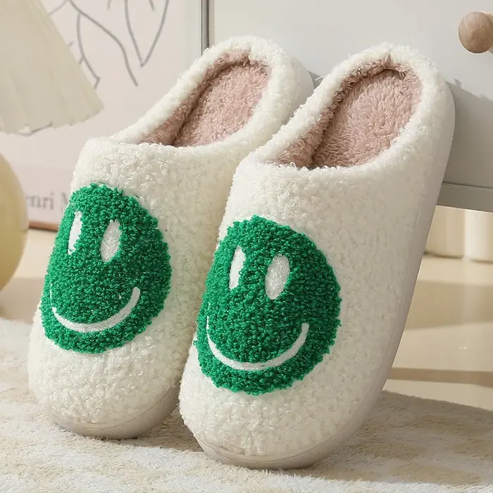Image de Pantoufles Kawaii Fuzzy Mignonnes pour Homme et Femme