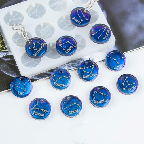 Imagen de Molde de Silicona con 12 Constelaciones para Resina Epoxi – Ideal para Crear Llaveros, Pendientes y Colgantes Artesanales