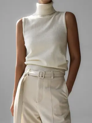 Image de Gilet Tricoté Blanc Col Roulé - Élégant & Chaud