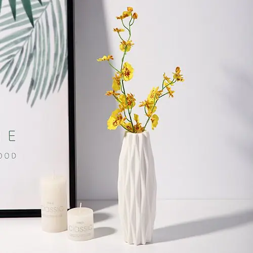 Image de Vase Nordique Miniature - Déco Élégante pour Votre Maison