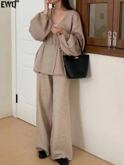 Image de Ensemble tricot femme col V à lacets + pantalon taille haute