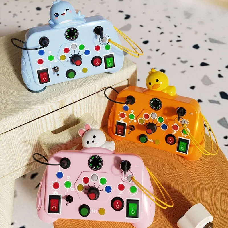 Immagine di Busy Board Montessori per Bambini – Gioco Sensoriale con LED e Attività Educative