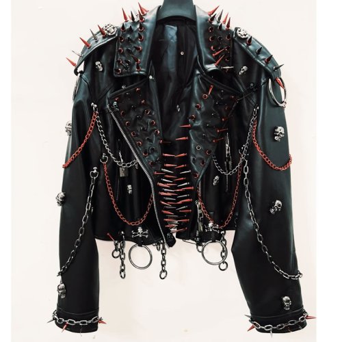 Imagen de Chaqueta de Cuero Vintage Gótica con Calavera y Remaches para Mujer, Estilo Punk, Talla Grande, Hecha de Cuero Sintético de Alta Calidad