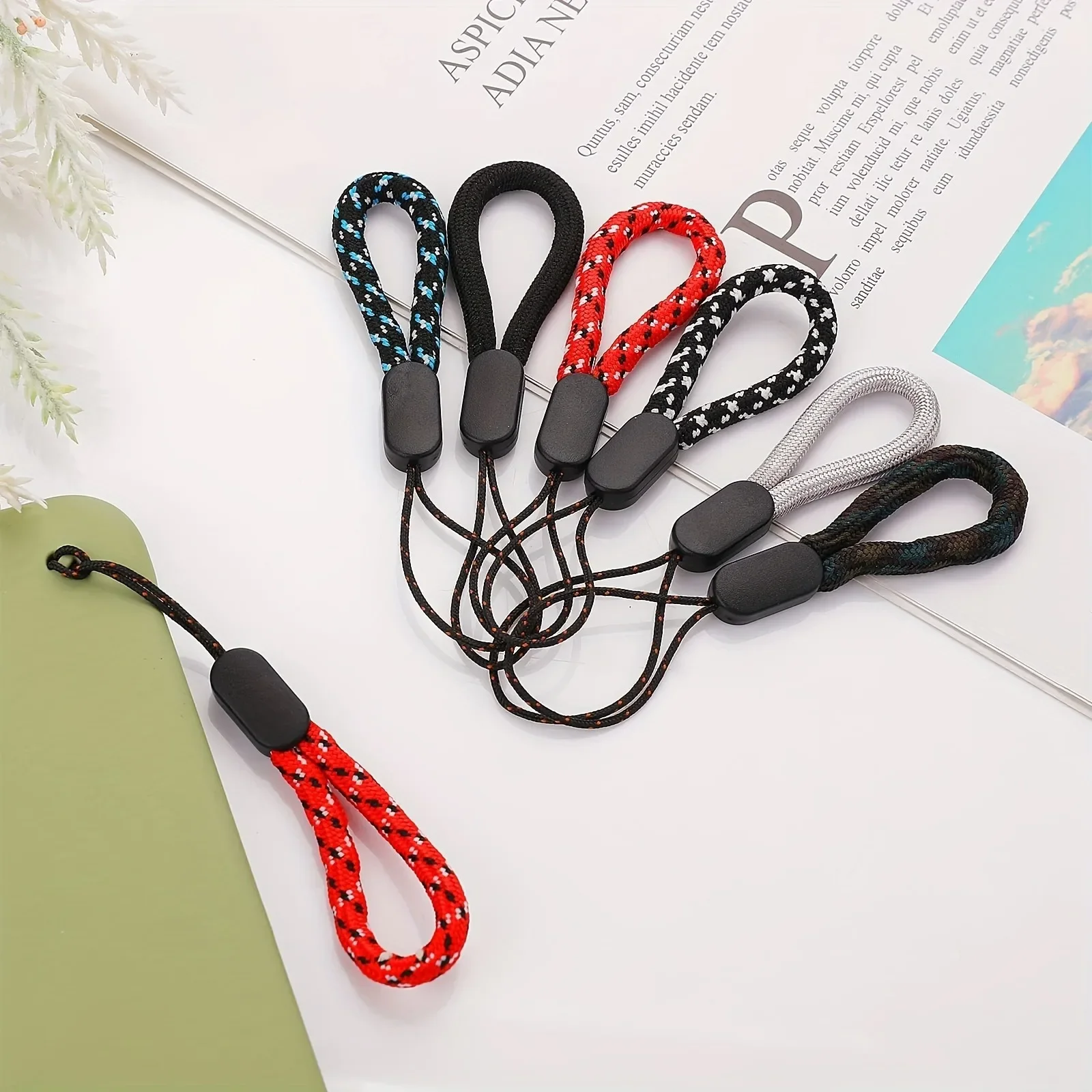 Afbeelding van Handgemaakte Korte Grip Lanyard van 5 Stuks - Ideaal als Telefoonriem, Sleutelhanger en Flash Drive Houdertje