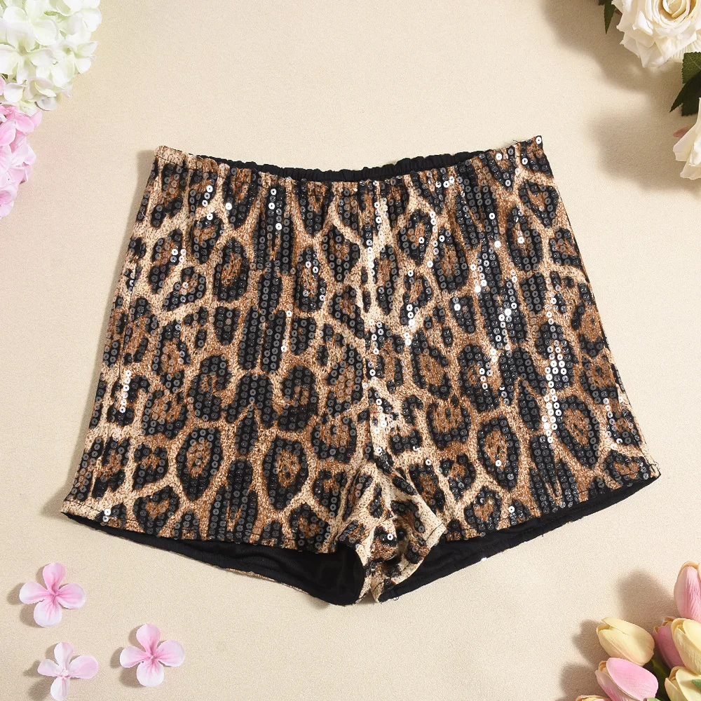 Immagine di Pantaloncini da donna sexy con paillettes e perline, modello bottino elastico con stampa leopardata, perfetti per look eleganti e audaci