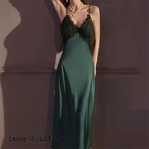Image de Ensemble Dentelle & Soie - Robe de Nuit Élégante