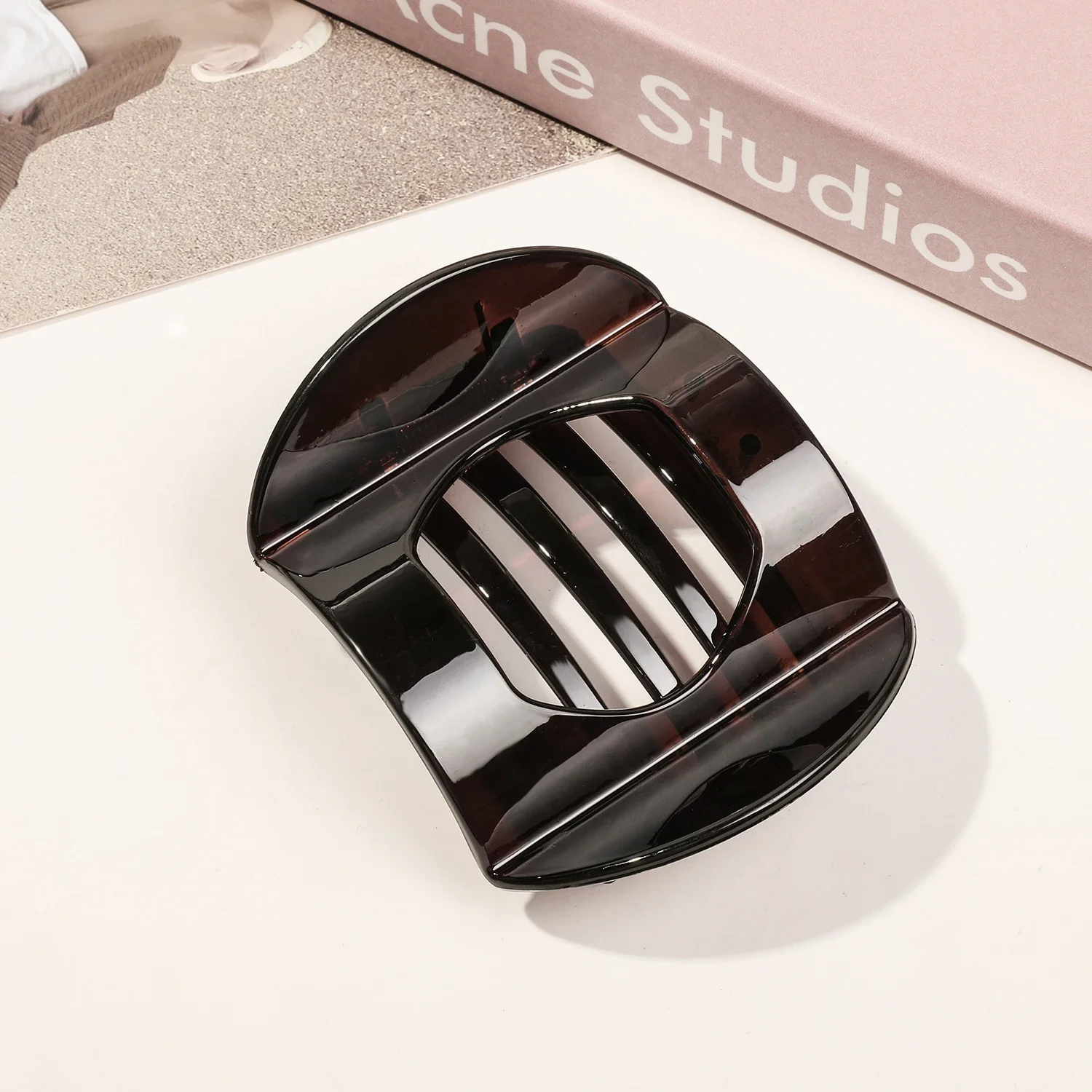 Image of New Large Small Sizes PC Hair Clips for Women Non-slip Hair Accessories Vintage Arc Shaped Duck Claw Hairpins Girl Barrettes