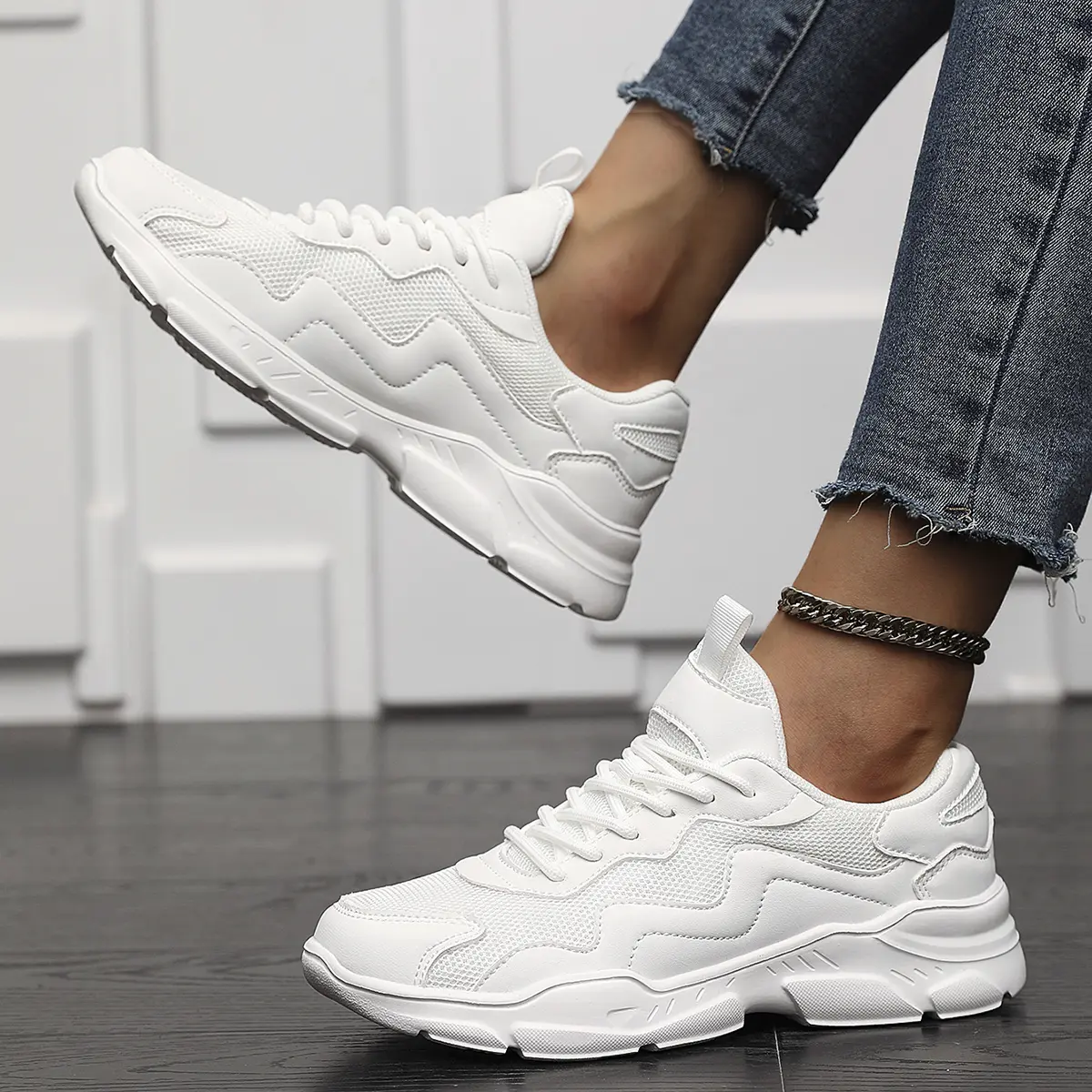 Afbeelding van Lichtgewicht Ademende Mesh Sneakers voor Heren en Dames – Zwarte Vrijetijdsschoenen met Comfortabele Zool en Stijlvol Design