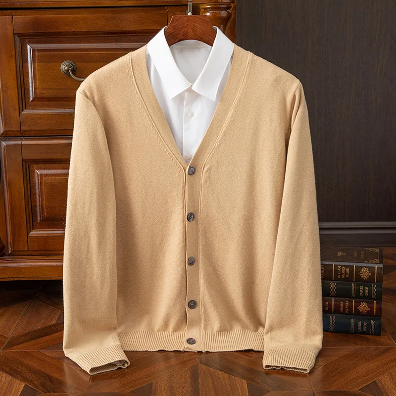 Image de Cardigan Homme Col V - Style Classique & Décontracté