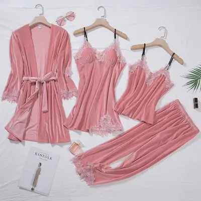 Image de Pyjama 4 pièces en velours doux - Ensemble de nuit élégant pour femme