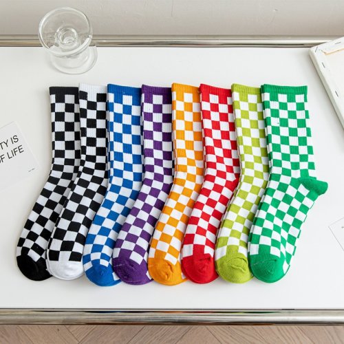 Image de Chaussettes Harajuku à Carreaux Noir & Blanc - Style Urbain