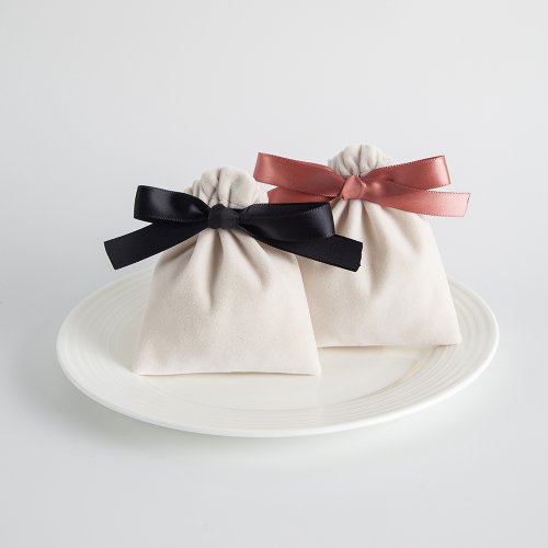 Bild von Beige Samt-Taschen für Schmuck & Geschenke – Elegant & Praktisch