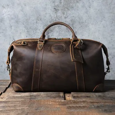 Image de Sac de Sport Homme en Cuir - Élégant & Fonctionnel