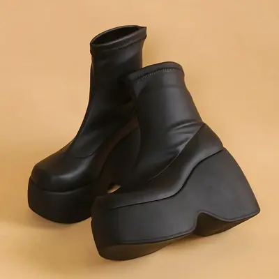 Image de Bottines Gothiques à Plateforme - Style Sexy & Confortable