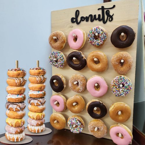 Imagen de Soporte de Madera para Donuts y Postres – Decoración Natural para Bodas, Cumpleaños Infantiles y Baby Shower