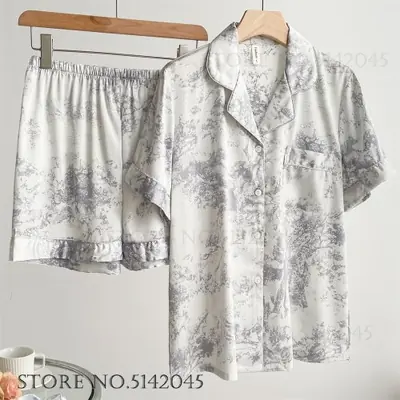 Image de Pyjama Satin Imprimé - Confort Élégant pour Femmes