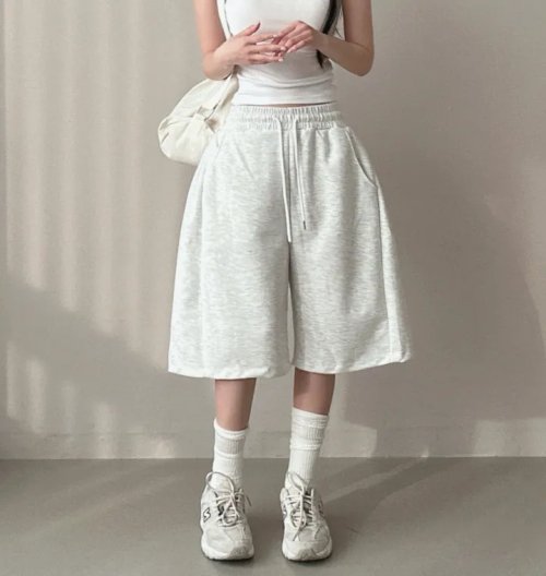 Immagine di Pantaloncini Estivi Donna con Coulisse e Gamba Larga – Pantaloni Corti Sportivi Casual per Fitness, Corsa e Ogni Occasione